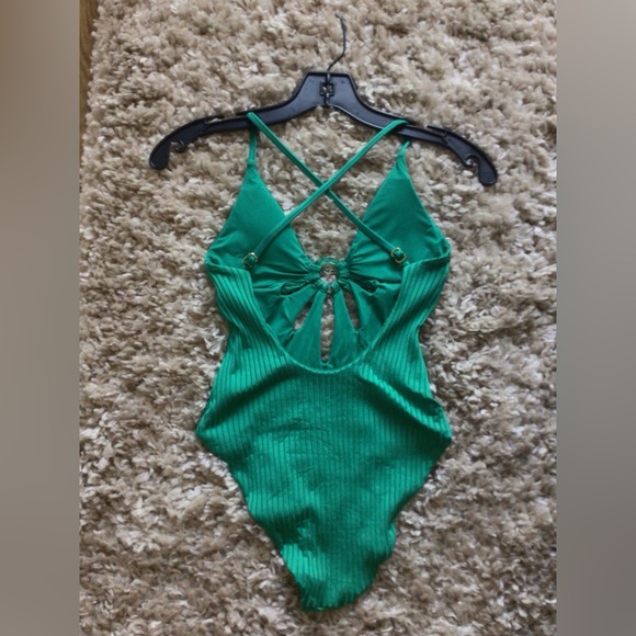 Trina Turk Olympia Petal Cutout One Piece Swimsuit Green Size 2 NWOT - Picture 4 of 5